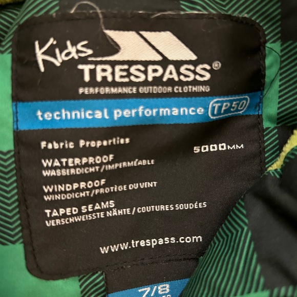 Big kids 7/8 waterproof trespass winter jacket - Picture 3 of 5